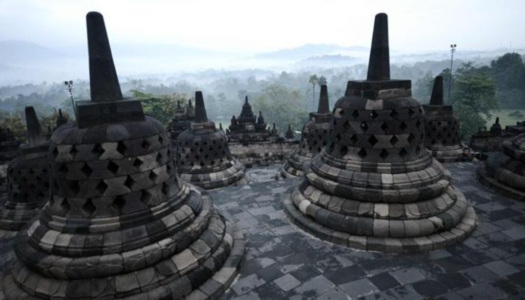 016021200_1508320915-Candi-Borobudur5