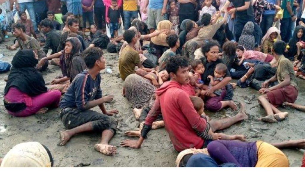 Ratusan imigran Rohingya terdampar di Pantai Ujong Pie